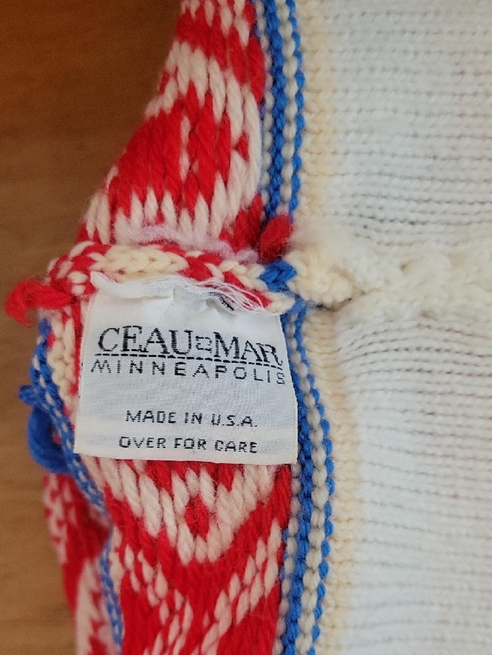 Calgary Winter Olympics 1988 Ceau Mar Knit Earflap Hat - Cream, Red & Blue - Picture 7 of 7